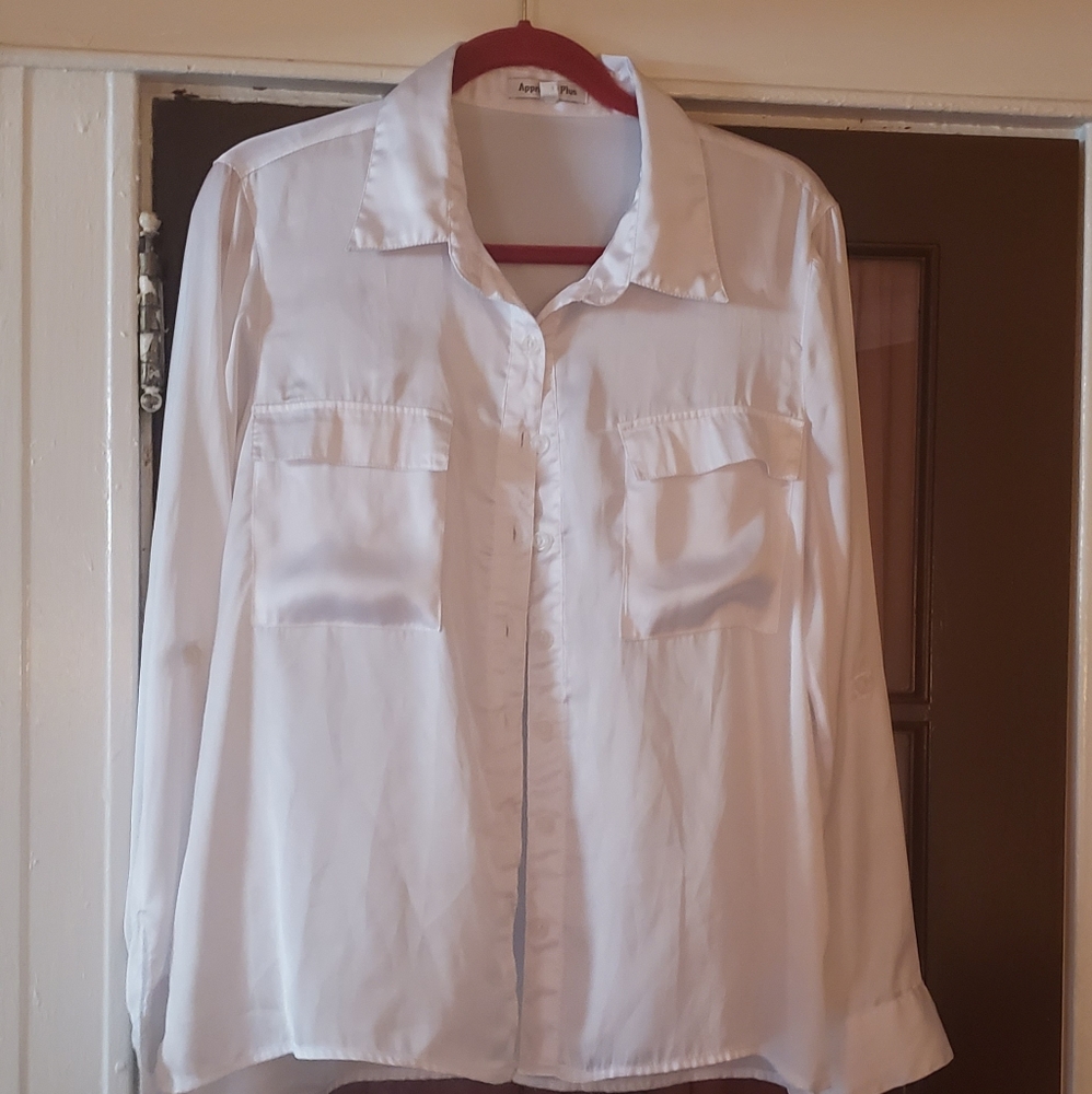 Ladies long sleeve white shirt sz 1X
